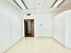 Sunshine Plaza (D7), Office #545475631